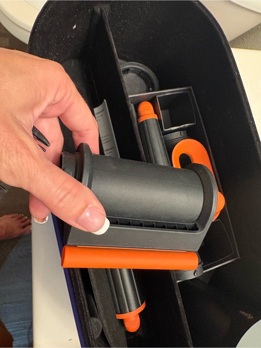 Dyson Airwrap i.d. Multi-Styler in blue and orange - Picture 11 of 12